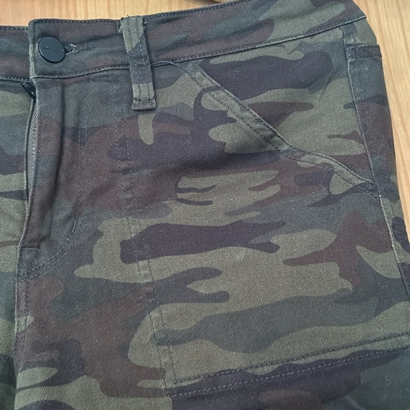 Super comfy slim fit designer camo jeans - Picture 2 of 6